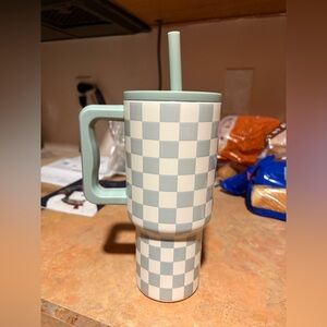 Simple modern tumbler